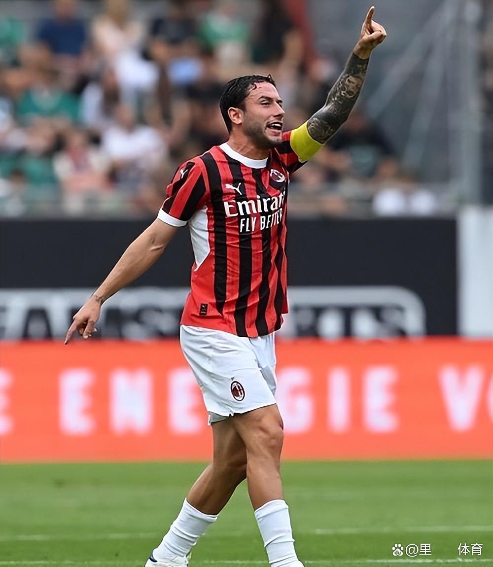 清晨AC米兰备战全明星赛，回应争议细节曝光，压力陡增，团队化学反应显著(卢浮宫遭抢细节曝光)